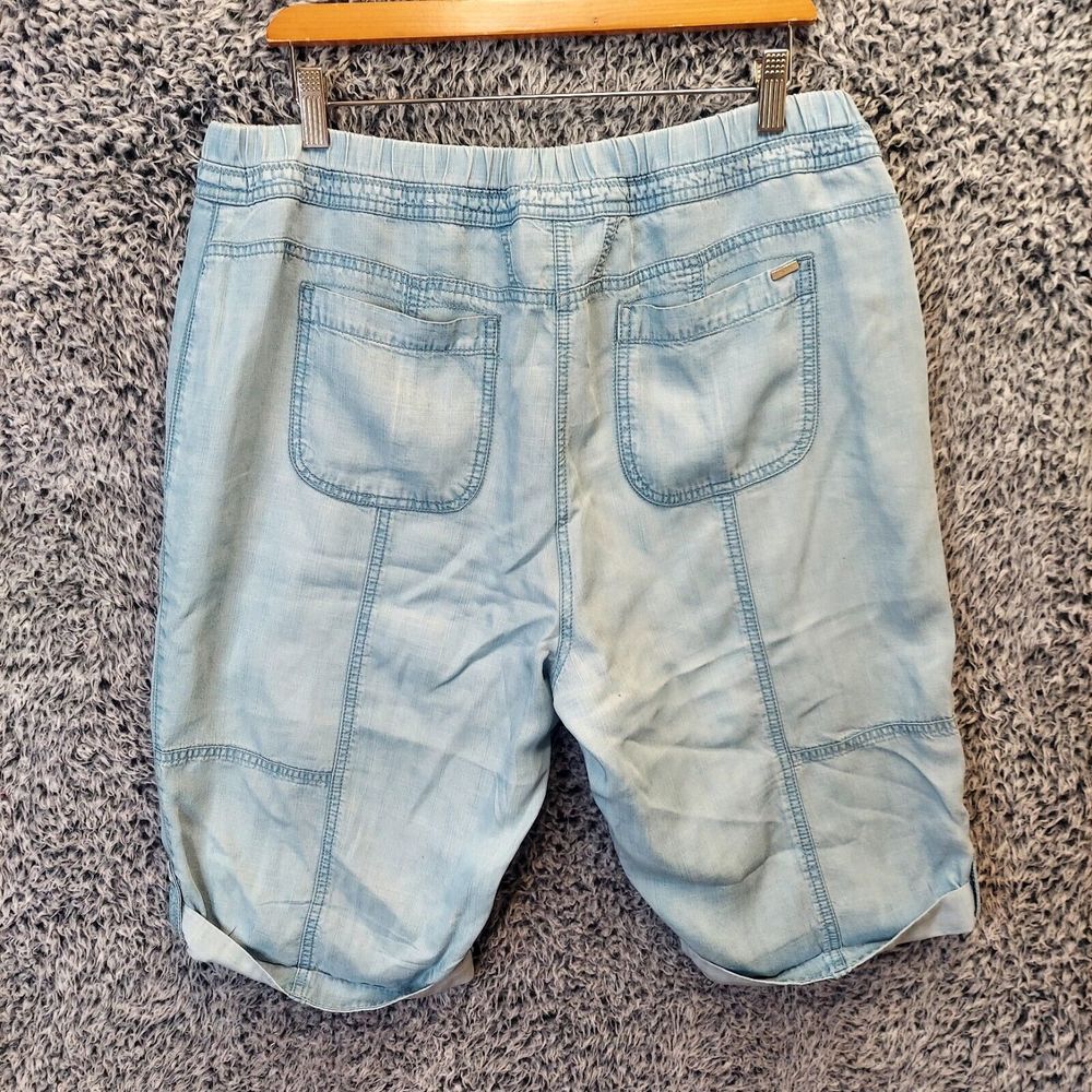 Chico's 2.5 Shorts Women 14 Light Blue High Rise Zipped Pockets Lightweight - Picture 9 of 9